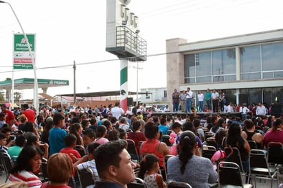 Festejo. Cientos de niños, acompañados por sus padres disfrutaron del festival. (EL SIGLO DE TORREÓN)