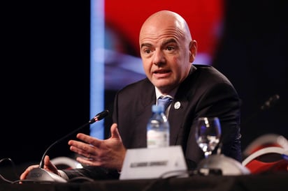 Gianni Infantino, presidente de la FIFA, participa en la conferencia anual de la Conmebol en Buenos Aires, Argentina, el jueves 12 de abril de 2018. (AP)