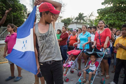México y Estados Unidos deben 'dejar de demonizar' a los miembros de la caravana migrante y respetar su derecho a solicitar asilo, afirmó hoy Amnistía Internacional. (ARCHIVO)