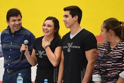 Los medallistas mexicanos fueron los encargados de dar la declaratoria inaugural en el certamen. Daniel Corral y Ana Lago, en Copa Venko