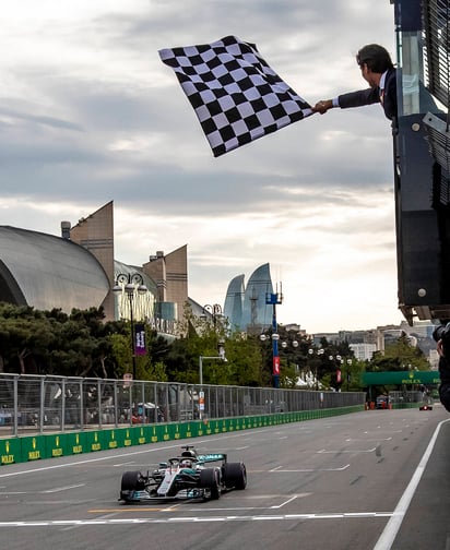 El británico Lewis Hamilton fue el primero en cruzar la meta.  (AP)