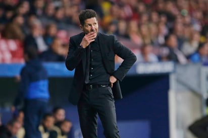 Diego Simeone fue expulsado en el partido de ida de la semifinal de la Liga de Europa ante Arsenal. (AP)