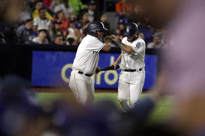 Con cinco entradas, tres carreras y siete ponches, fue relevado por Josh Fields, quien se llevó la derrota por un cuadrangular de Raffy López, impulsando también la única carrera de Villanueva hasta el momento en tierra mexicana. (EL UNIVERSAL)