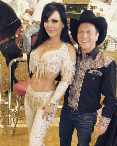 La actriz y cantante Maribel Guardia compartió una fotografía junto al actor estadounidense Rob Schneider. (INSTAGRAM)