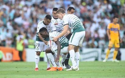 Djaniny Tavares sufrió un esguince en el hombro en el duelo del domingo ante Tigres. (Jesús Galindo)