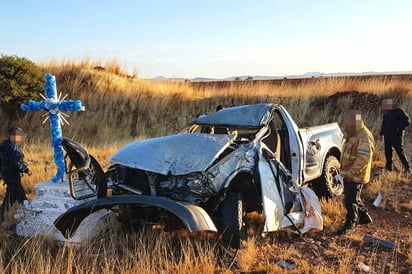 Muerto. Menor pierde la vida en accidente; se dirigía a su casa cuando volcó en su camioneta.   (EL SIGLO DE TORREÓN)