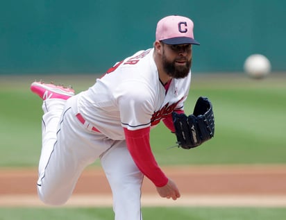 Corey Kluber permitió dos carreras sucias, no dio bases por bolas y ponchó a cuatro enemigos en siete entradas de trabajo. (AP)