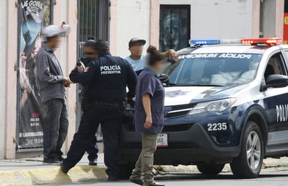 Captura. Entre la Policía Investigadora de Delitos y la Policía Municipal han detenido a cinco asaltantes de usuarios bancarios.  (EL SIGLO DE TORREÓN)