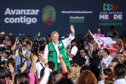 Meade felicitó a los maestros en su día, y señaló que como gobierno mejoraría el nivel de vida de ese sector. (ARCHIVO) 