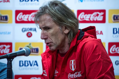 El seleccionador argentino Ricardo Gareca envió el sábado la lista preliminar de convocados, pero la federación peruana de fútbol recién la hizo pública hoy. (ARCHIVO)