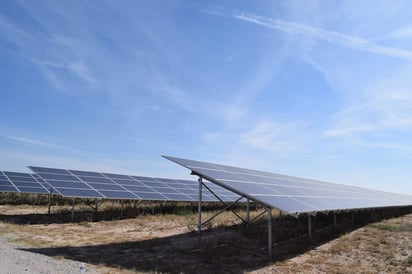 Detalló que el nuevo parque ocupará una superficie de 250 hectáreas y 330 mil paneles solares, pero no se reveló todavía la inversión. (ESPECIAL)