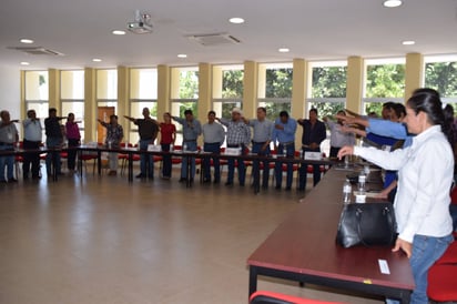 Conformación. Ayer los integrantes del Consejo de Desarrollo Rural Sustentable, tomaron protesta en la Infoteca Municipal. (EL SIGLO DE TORREÓN/MARY VÁZQUEZ