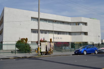 Lesionado. El motociclista quedó bajo observación médica en la clínica 46 del IMSS. (ARCHIVO) 