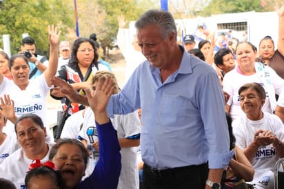 Campaña. Jorge Zermeño Infante sostuvo un encuentro con habitantes del ejido La Unión.