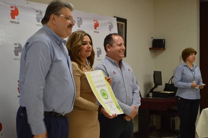 Desarrollo. En evento realizado en el Centro Comunitario de la empresa, se informó del reconocimiento. (ROBERTO ITURRIAGA)