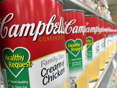  La máxima ejecutiva de Campbell Soup dejará el cargo para retirarse en momentos en que la compañía revisa estrategias a fin de para reactivar las ventas que se han visto apremiadas por un cambio de gusto en el consumidor estadounidense y el alza de costos. (AP)