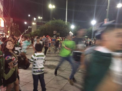 Caos. Ebrios, escandalosos y agresivos empañan fiesta de final de juego en Torreón y Gómez Palacio. (EL SIGLO DE TORREÓN) 