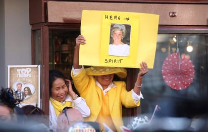 El pueblo de Windsor recuerda a Lady Di en la boda de su hijo pequeño. (EFE) 	