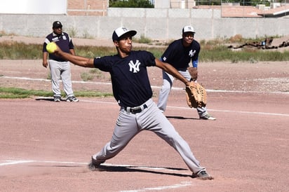 Un doloroso revés, sufrieron los Bucaneros de NY que estaban al acecho del liderato, pero cayeron ante los actuales campeones Titanes. Abre la segunda vuelta en la Liga de Softbol de San Isidro