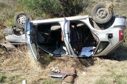 Volcadura. Pierde control de auto y sufre aparatosa volcadura en la carretera libre a Durango. (EL SIGLO DE TORREÓN)