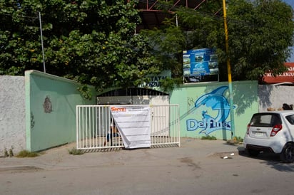 Bloqueo. Maestros inconformes tienen dos días sin permitir el acceso y las labores en la secundaria Rafael Valenzuela. (EL SIGLO DE TORREÓN)