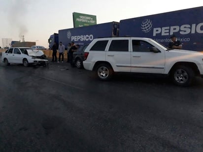 El accidente se registró sobre el puente de la colonia Valle Verde. (EL SIGLO DE TORREÓN) 