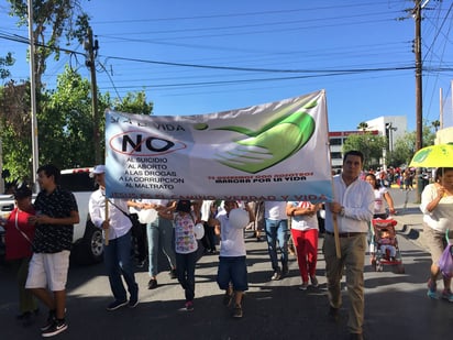 Por la vida. Ayer los saltillenses realizaron una marcha ante la ola de suicidios registrados.