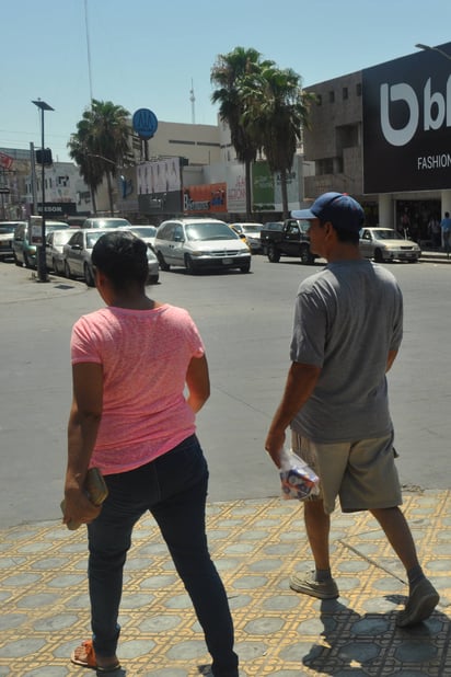 Calor. Ayer a las 17:20 horas, el termómetro alcanzó los 44 grados centígrados en La Laguna. (EL SIGLO DE TORREÓN)