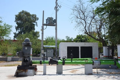 Otra vez. Siguen los problemas por falta de agua en diferentes sectores de la ciudad  por  incremento en la demanda. No hay ni gota en colonias del  poniente. Tampoco presión en sectores del sur. (EL SIGLO DE TORREÓN)