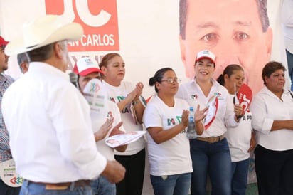 Campaña. La abanderada priista, sostuvo un encuentro con familias de los ejidos Guadalupe, La Luz y Los Ángeles, así como de comunidades aledañas en el municipio de Matamoros.