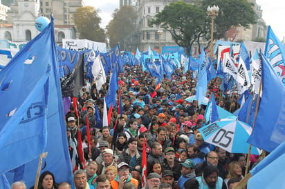 Cientos de personas participaron en la marcha.   