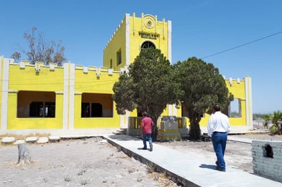 Piden apoyo. Estudiantes de Tlahualilo no la están pasando bien con el calor en sus escuelas. (EL SIGLO DE TORREÓN)