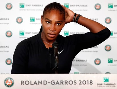 Serena Williams atiende una rueda de prensa tras no jugar por lesión el partido frente a la rusa Maria Sharapova. (EFE)