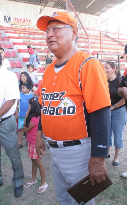 Incansable promotor del beisbol en todos los niveles, pero en especial en infantil y juvenil, es el gomezpalatino Carlos 'Calili' Lozano. (Archivo)