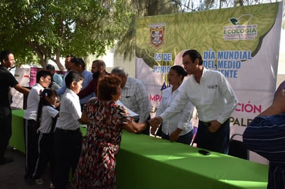 Programa. Se dio inicio a un programa para reforestar los espacios públicos en el Día Mundial del Medio Ambiente. (EL SIGLO DE TORREÓN)