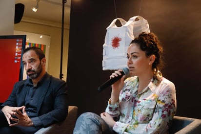 Cuestionan. Manuel Camacho y Ana Cristina Ruelas, directora de Article 19, plantearon interrogantes a los candidatos y a la clase política de nuestro país. (ARTICLE 19)