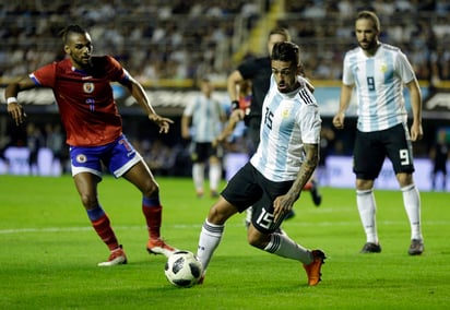 El jugador del West Ham pintaba para ser uno de los 11 titulares en el debut de la selección argentina ante Islandia el sábado 16 de junio. (ARCHIVO)