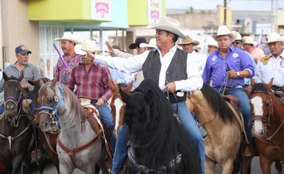 'Mañana tenía un evento programado en Coahuila lo vamos a cancelar por problemas que tienen en ahí, no queremos ir a provocar (un problema)', aseguró luego de sostener un encuentro con simpatizantes en el lienzo charro Santa Rosa de este municipio. (ARCHIVO)