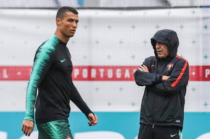 El entrenamiento estuvo marcado por la lluvia y las temperaturas inusualmente bajas para esta época del año.