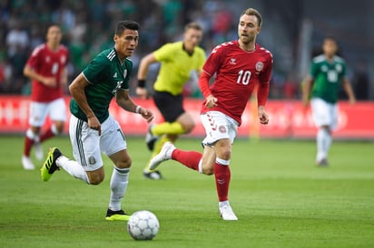 El defensa Héctor Moreno durante el partido que México perdió en Brondby, contra Dinamarca. 