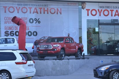 Interés. La tasa de interés que cobran al adquirir un auto se ubicó en 1.26 por ciento. (ARCHIVO)