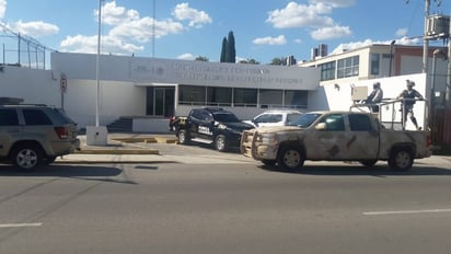 Indagan. Efectivos militares realizaron un acompañamiento a los elementos de Fuerza Coahuila. (EL SIGLO DE TORREÓN)