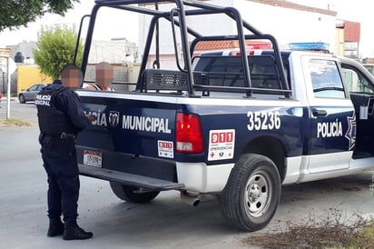 Asegurado. El joven fue entregado a los elementos de la Policía Municipal para su traslado a las celdas municipales. (EL SIGLO DE TORREÓN)