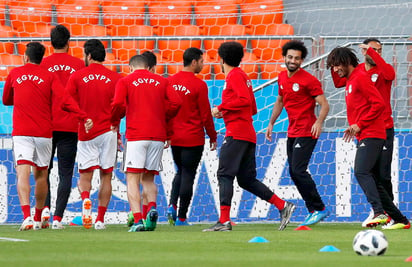 Encabezados por Mohamed Salah, los jugadores egipcios entrenan de cara a su primer partido de la Copa del Mundo
Rusia 2018. (Fotografía de EFE)