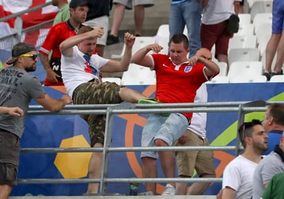 Los ‘hooligans’ ingleses han causado varios desmanes dentro y fuera de estadios. Incluso, tienen rivalidad con los rusos.