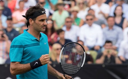 Roger Federer se impuso 6-4, 6-4 a Guido Pella y avanzó a semifinales en el torneo de Stuttgart, donde se medirá a Nick Kyrgios. (AP)