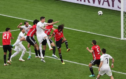 José Giménez anotó de cabeza el único tanto del encuentro ayer. (Fotografía de EFE)