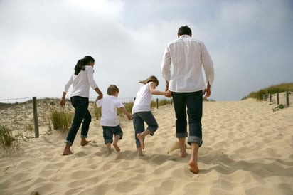 No solo fomentan la condición física de los menores de edad, sino también fortalece los vínculos entre padres e hijos. (ARCHIVO)