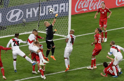 Perú cayó ante Dinamarca en el Mundial. (AP) 