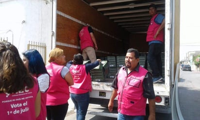 Ambos funcionarios explicaron que los paquetes electorales fueron debidamente sellados y resguardados en las bodegas. (EL SIGLO DE TORREÓN)